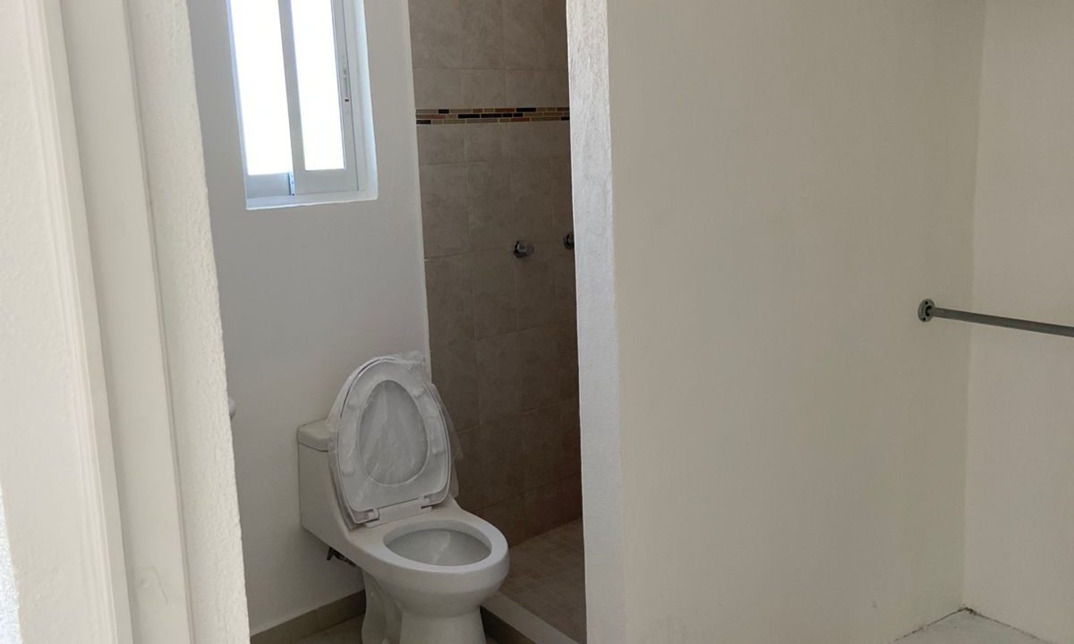 06 baño completo y vestidor recamara principal