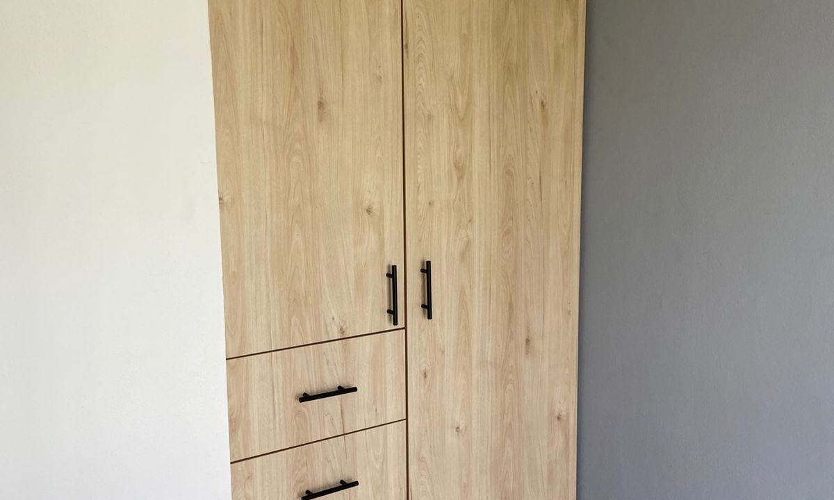 06 closet