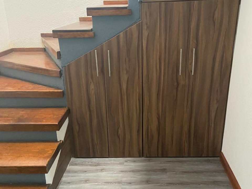 06 bodega bajo la escalera