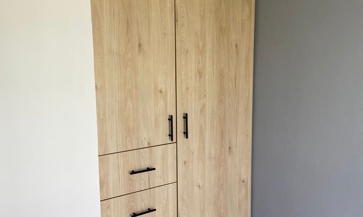 06 closet